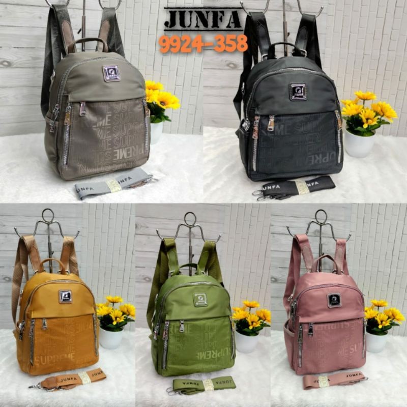 Tas Ransel Junfa 9924-358 dua fungsi bahan parasut motif Tulisan. Tas Junfa Tas Wanita Tas Ransel Mu