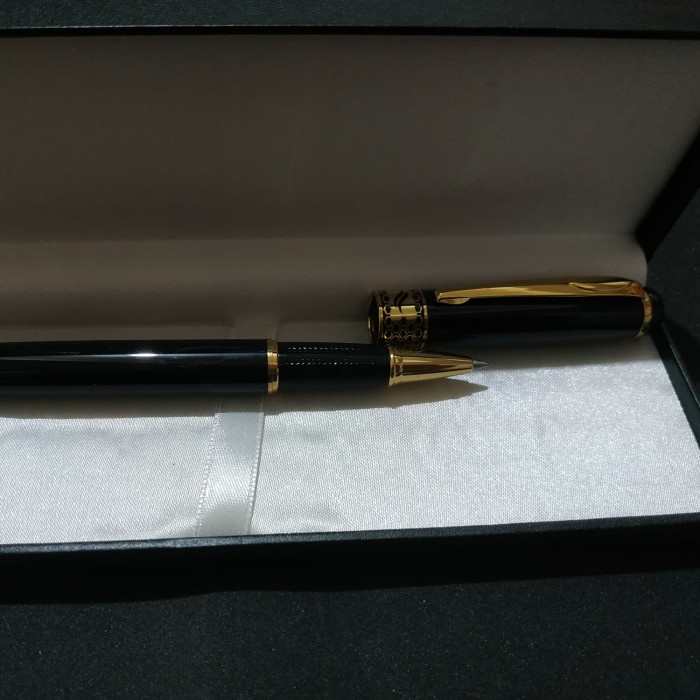 

Pulpen si Metal Roller Ball 720 LQ Black Gold Trim Klip Emas