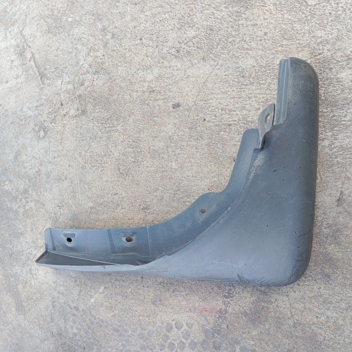 Mudguard penahan lumpur roda depan kiri L Nissan Xtrail T30 original