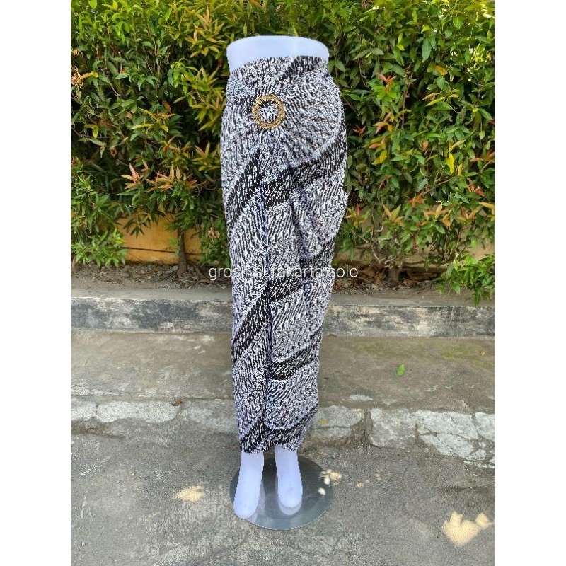 Baju Kebaya Kutubaru + Rok Lilit (One set) / Kebaya Bludru hitam