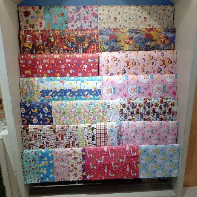

NEW SALE !!! PENAMBAHAN KERTAS KADO & JASA PEMAKAIAN KERTAS KADO MOTIF LUCUU - MOTIF CEWE