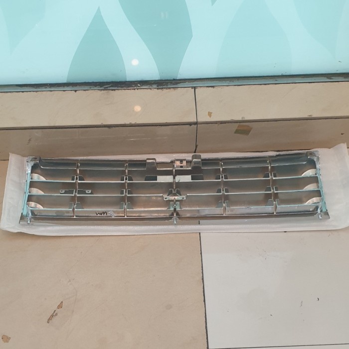 Grill Mitsubishi Pajero Bensin V43 V6