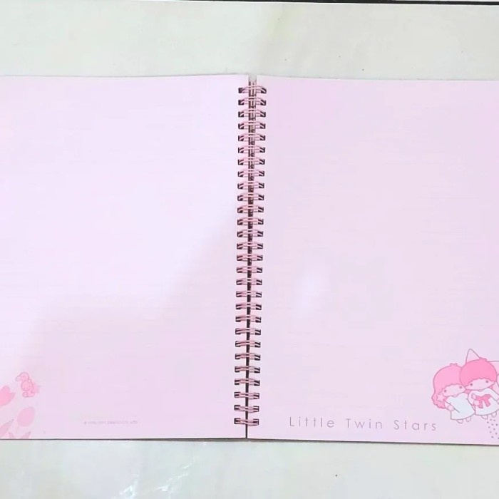 

BUKU TULIS RING LITTLE TWIN STARS 17.50.825 CM NSRT