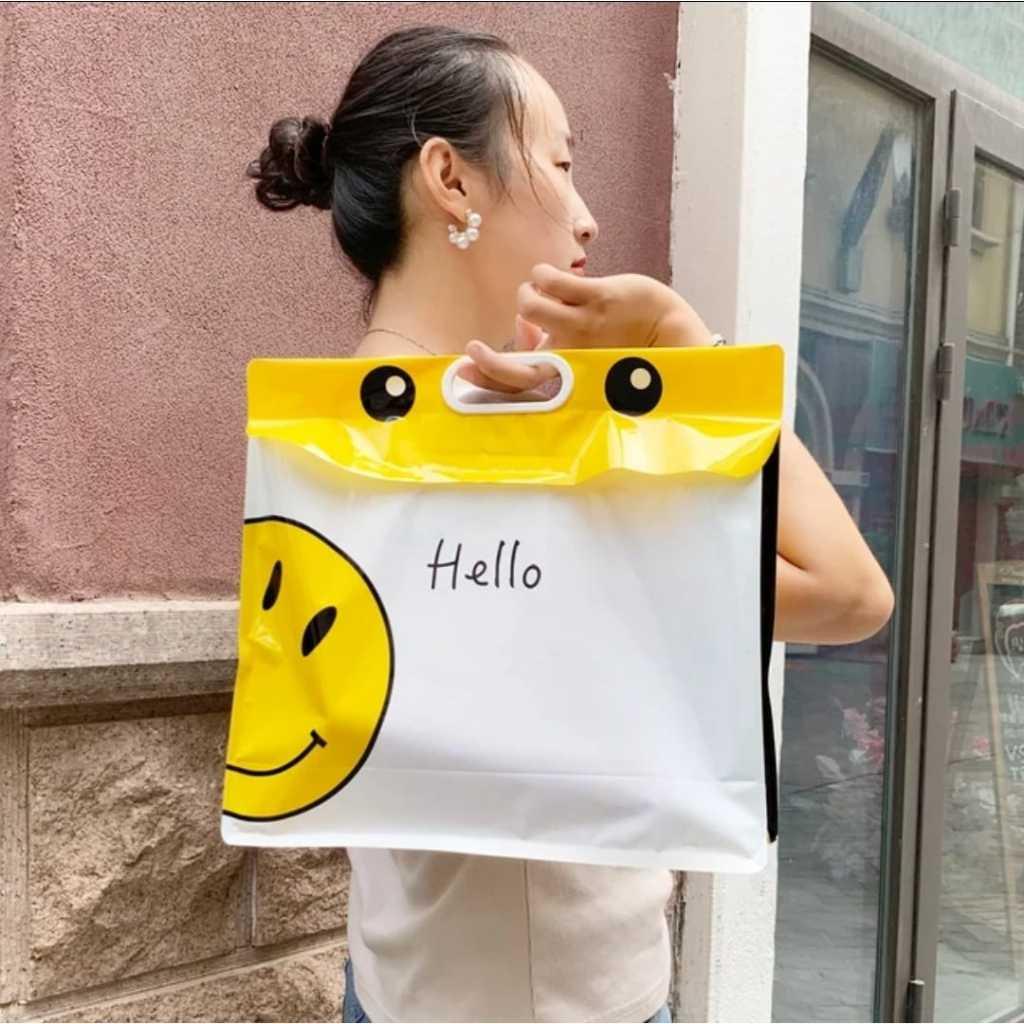

Tas Bahan Plastik/Paperbag Motif/Goodiebag Motif/Souvenir/Goodiebag/Kado Spunbond bahan PVC