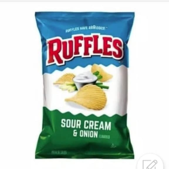 

Ruffles snack chips sour cream & onion 184gr keripik kentang