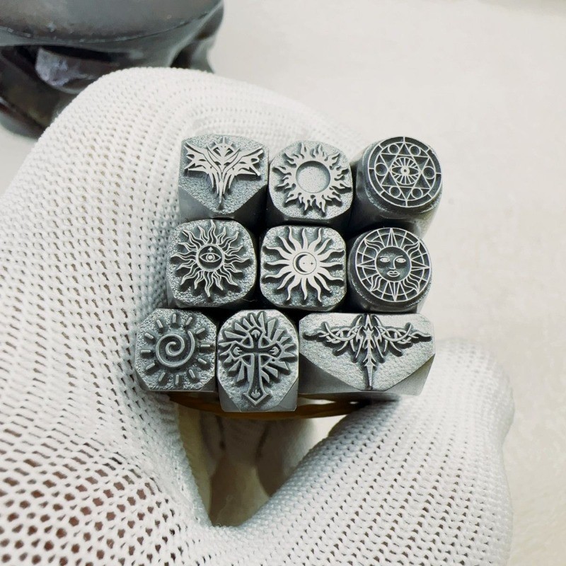 

1PC Sun Pattern Jewelry Stamps Metal Stamping Tool Steel Punching Silver Leather Gold DIY Carving Puncher Cross Sunshine Design