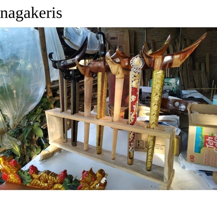 

Jagrak keris minimalis garapan alus bahan full jati Isi 5 29 terlaris