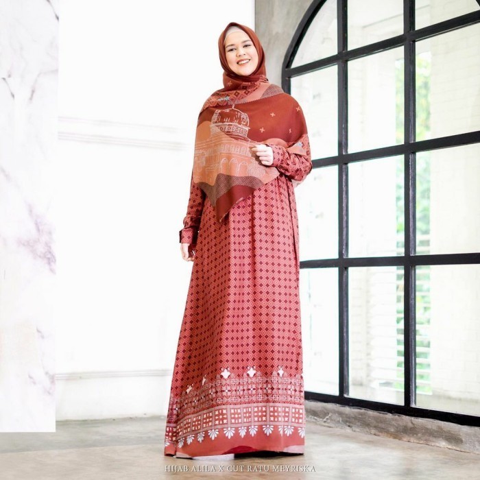 Hijab Alila X Cut Meyriska - Gamis Sefa - Semesta
