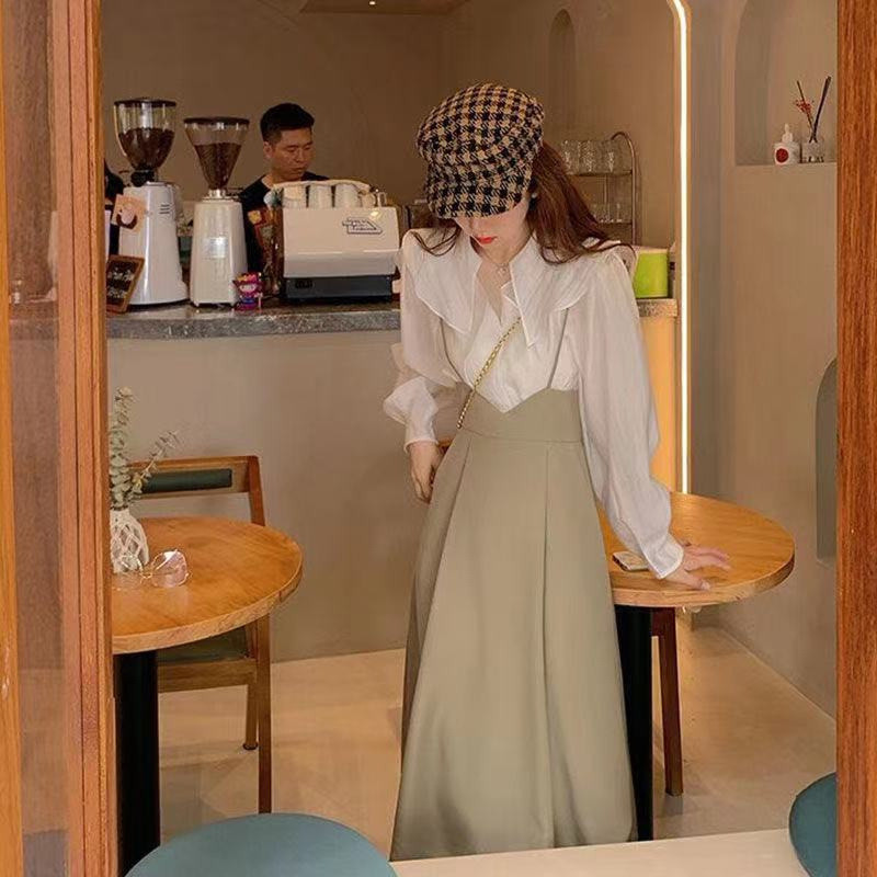 Baju dengan Rok Suspender Warna Hijau Tua (SATU SET BAJU DAN ROK) - Dress Casual Kasual / Korean Sty