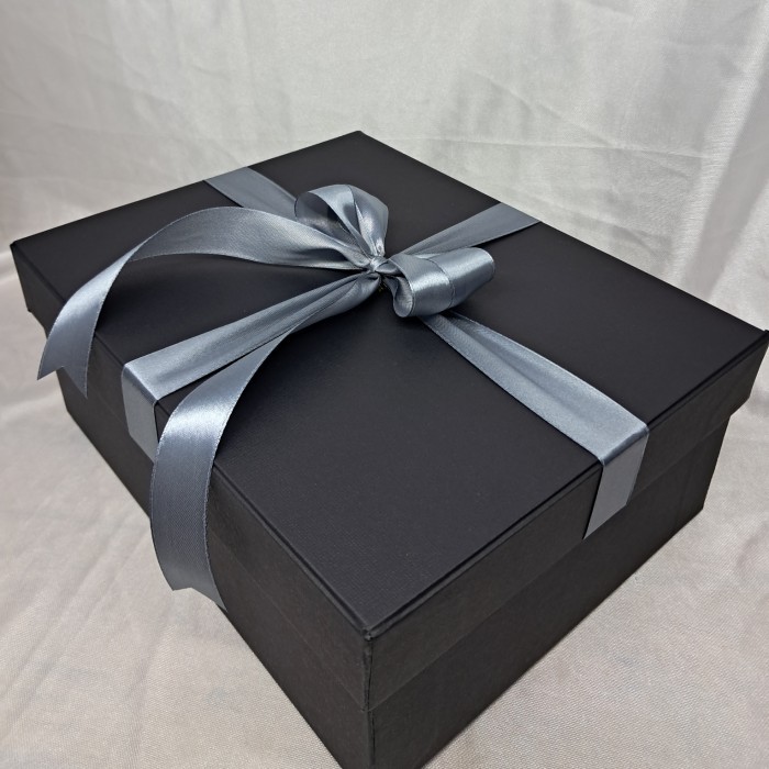 

Kotak Hadiah / Kotak kado / Kotak Box / 26x20x7 cm / Berpita - Hitam