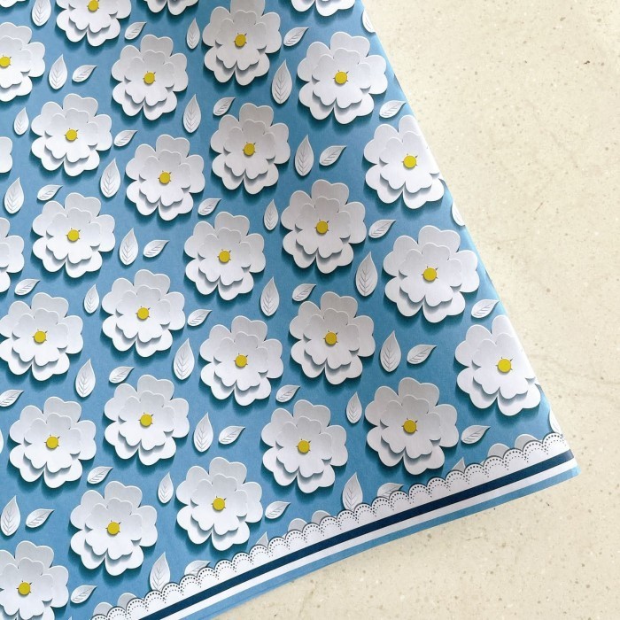 

Kertas kado biru motif bunga