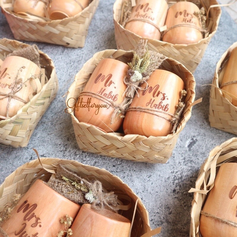 

KADO BOX PERNIKAHAN / GIFT BOX PERNIKAHAN / WEDDING HAMPERS / PARCEL LEBARAN / HAMPERS NATAL / KADO BOX COUPLE / HAMPERS COUPLE / HADIAH PERNIKAHAN / HADIAH WEDDING / HADIAH MANTEN / SOUVENIR PERNIKAHAN / HAMPERS LEBARAN / KADO UNIK / KADO RUSTIC ESTETIKk