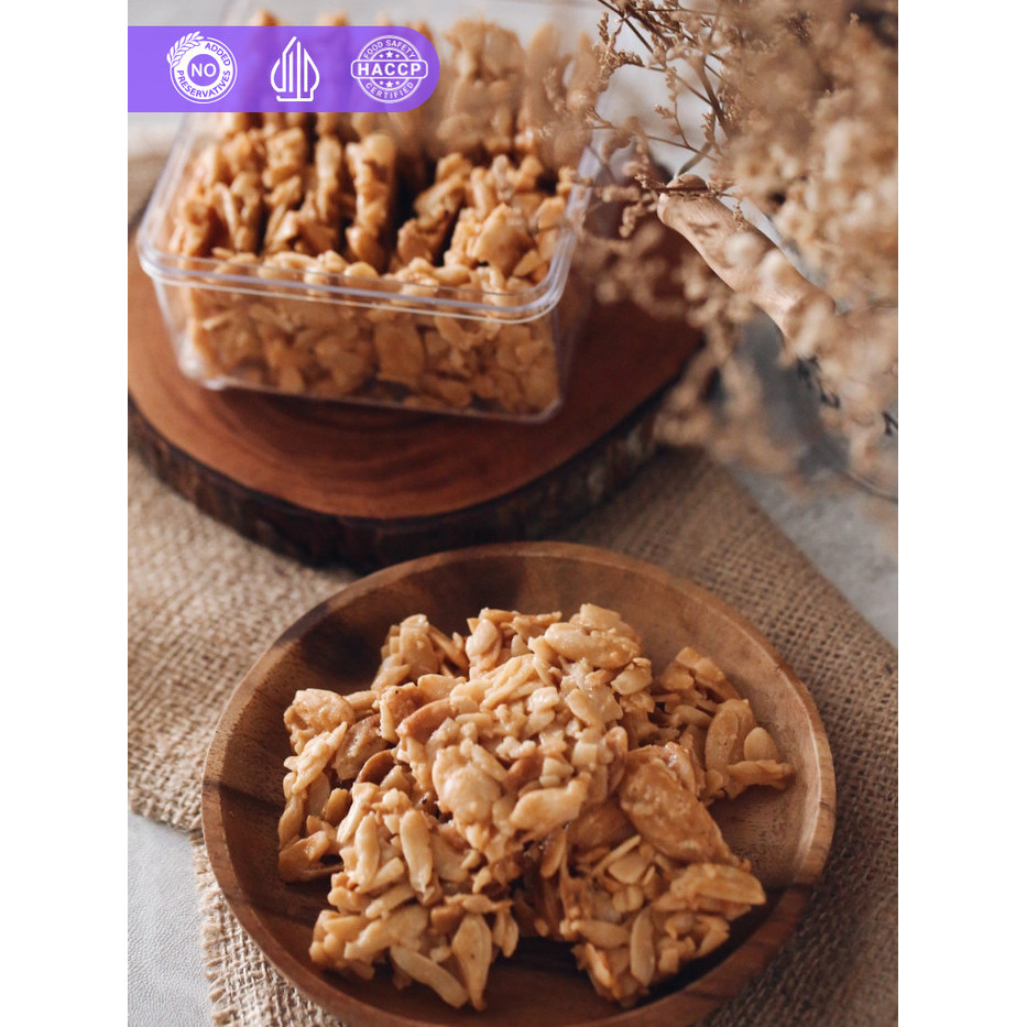

Walnut Brittle Kue Kering MISOL netto 271 Gr kemasan Toples Kotak