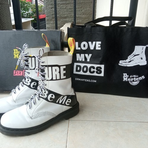 ORIGINAL DR. MARTENS X SEX PISTOLS WHITE DR 10 EYE HOLE SEPATU BOOTS