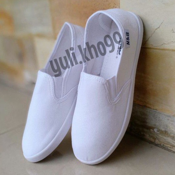 49 Sepatu putih polos / sepatu putih tanpa tali / sepatu N&B tanpa tali / sepatu lukis BILG