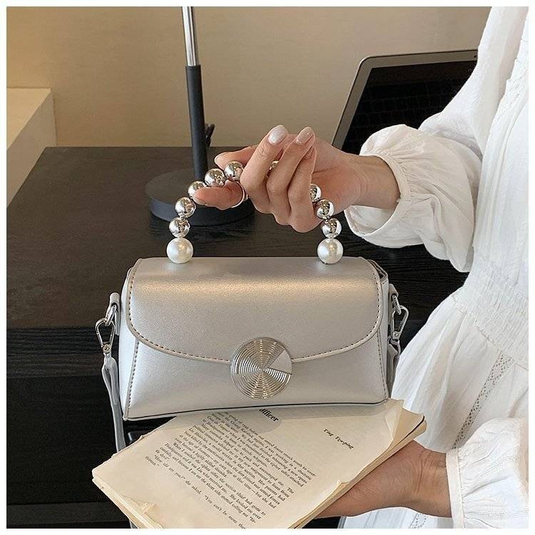 BagTas serbaguna kompak fashion kasual atmosfer kelas atas yang dipernis ck kecil baru. Tas kecil se