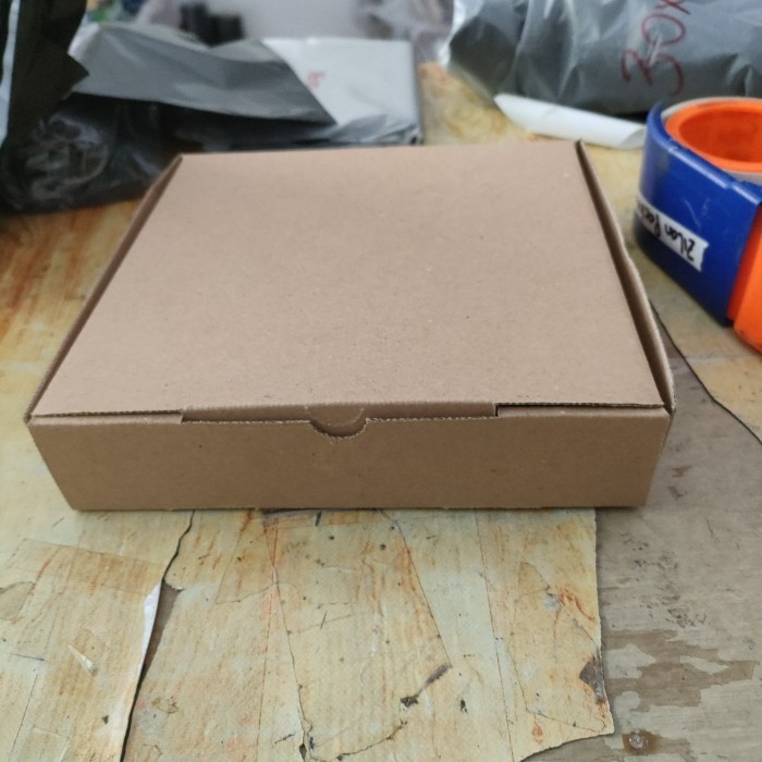 

box 20x20x4,5 kardus DIE CUT karton dus packaging