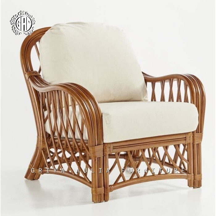 Kursi sofa rotan sintetis dudukan busa tebal