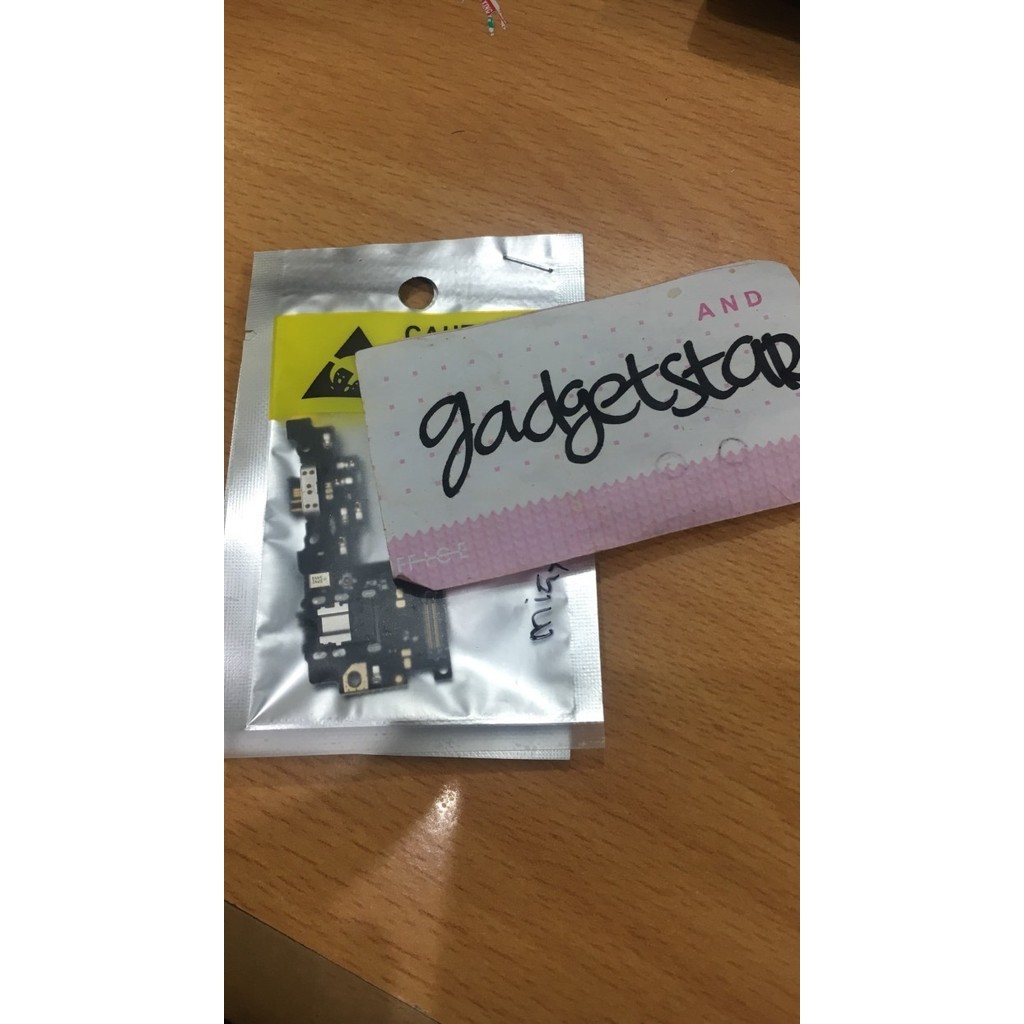 Anggit FLEXIBEL PAPAN KONEKTOR CHARGER XIAOMI MI5x miA1 mi-A1 / mi a1 mi 5x