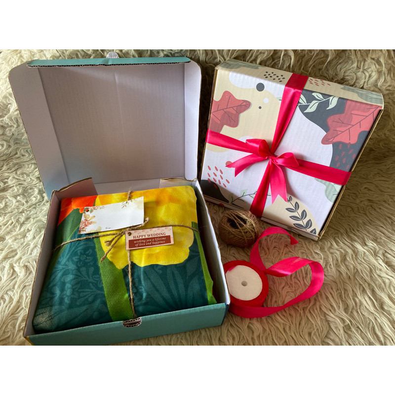 

KADO PERNIKAHAN KADO SPREI HAMPERS WEDDING HAMPERS PERNIKAHAN HAMPERS NIKAH KADO PERNIKAHAN COUPLE/ Baru Mewah