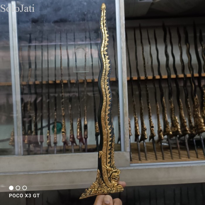 

keris naga liong hasil pertukaran hadiah dengan bangsa tang jaman mata antik