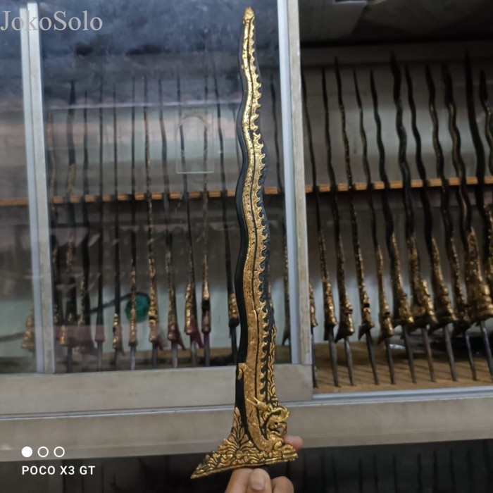 

keris naga liong hasil pertukaran hadiah dengan bangsa tang jaman mata murah