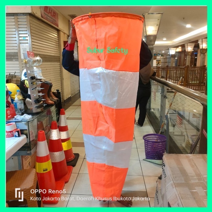 Petunjuk Arah Mata Angin / Windsock Orange Putih kombinasi