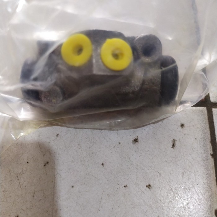 New wheel cylinder LH mazda E2000