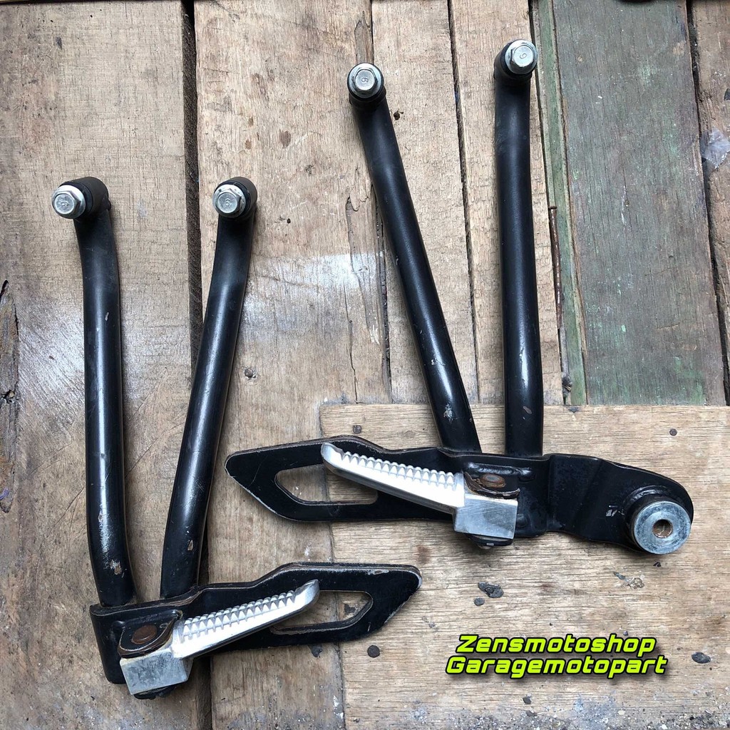 Footstep Belakang Yamaha R15 V2 Sepasang Ori Copotan