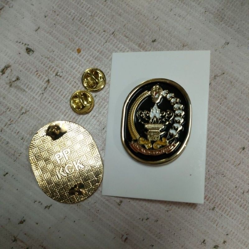 lencana timbul Persit MUPUS