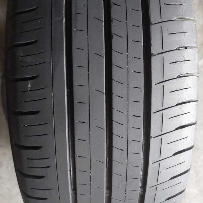Ban mobil second ukuran 195/60 R16 dunlop ennasave