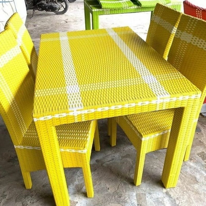 Set Meja Makan Rotan Sintetis 4 Kursi