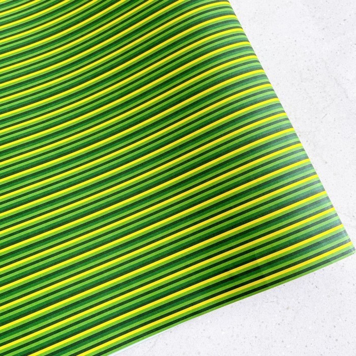 

Kertas kado garis hijau ulat