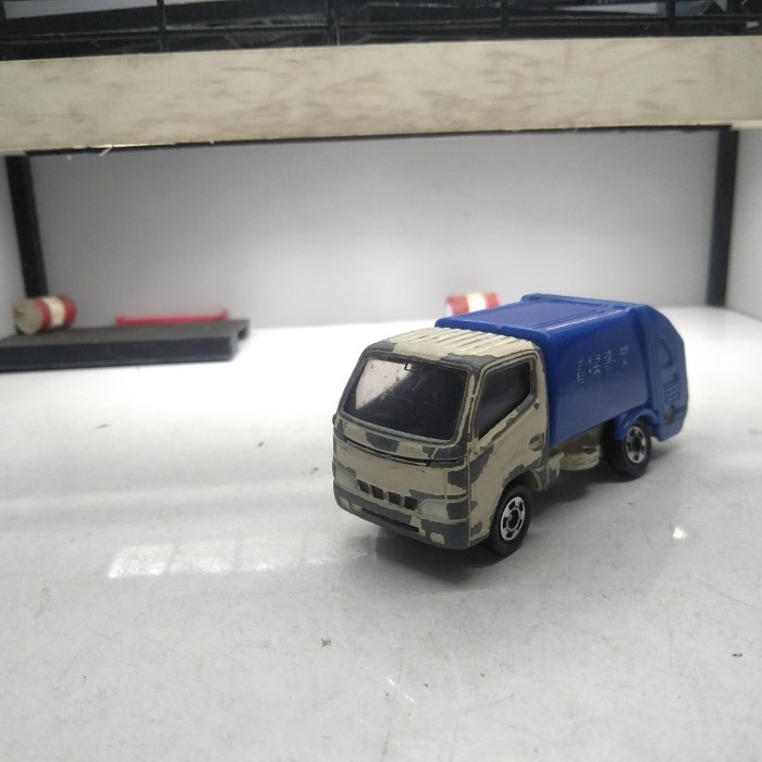 tomica toyota dyna diecast loose junk 12B -OS25