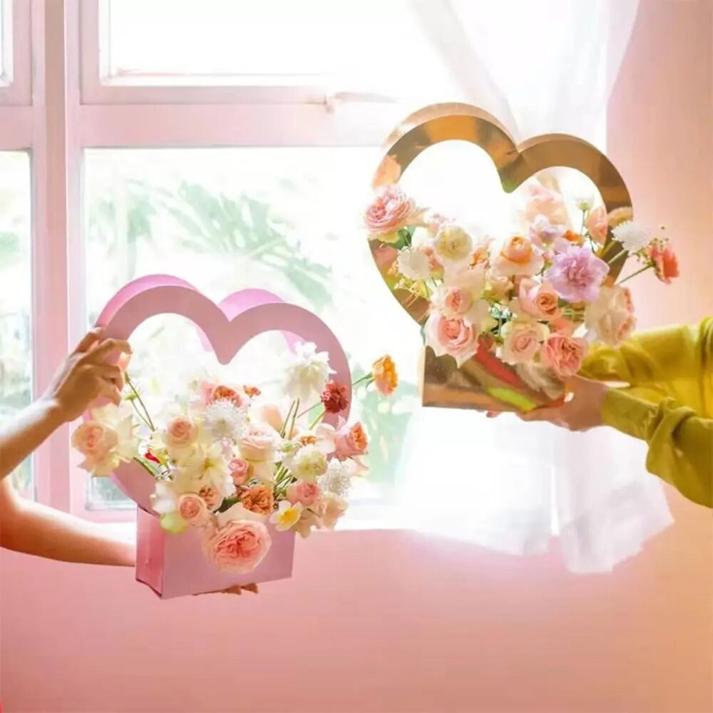 

Love Flower Basket Heart-shaped Hollow Valentine's Day Gift Box Gift Packaging Box Paper Sweet Party Wedding Decoration Box