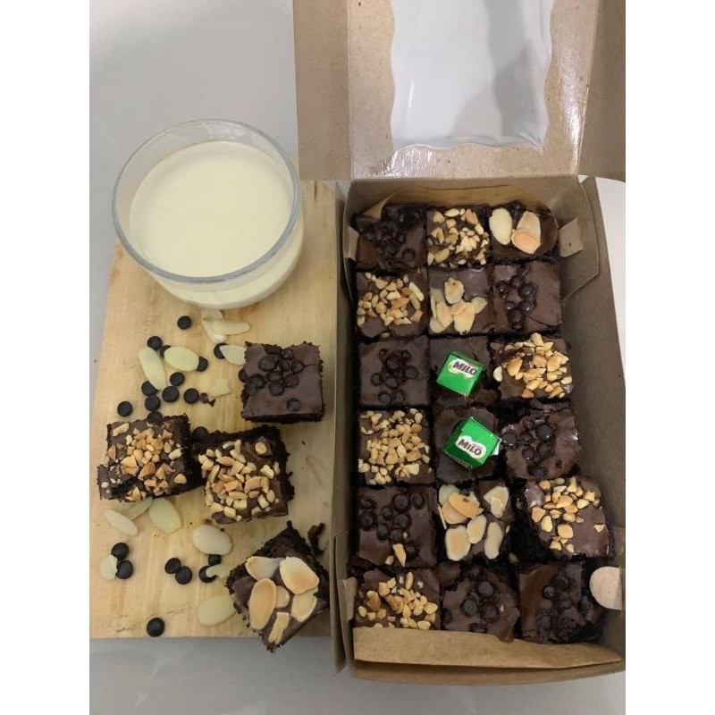 

Brownies Fudgy Panggang Dark Cokelat Skat 20x10/ IEd Mubarak