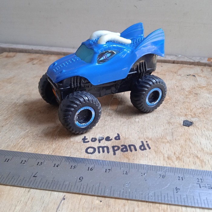 mainan McDonalds monster jam biru -rr45