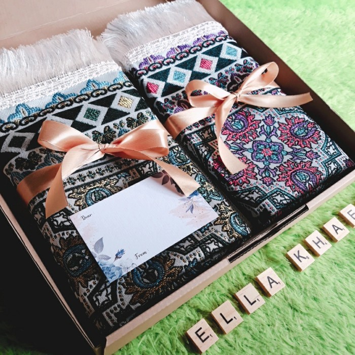 

hampers sajadah mewah jumbo nikahan hadiah orang tua lebaran idul fitr