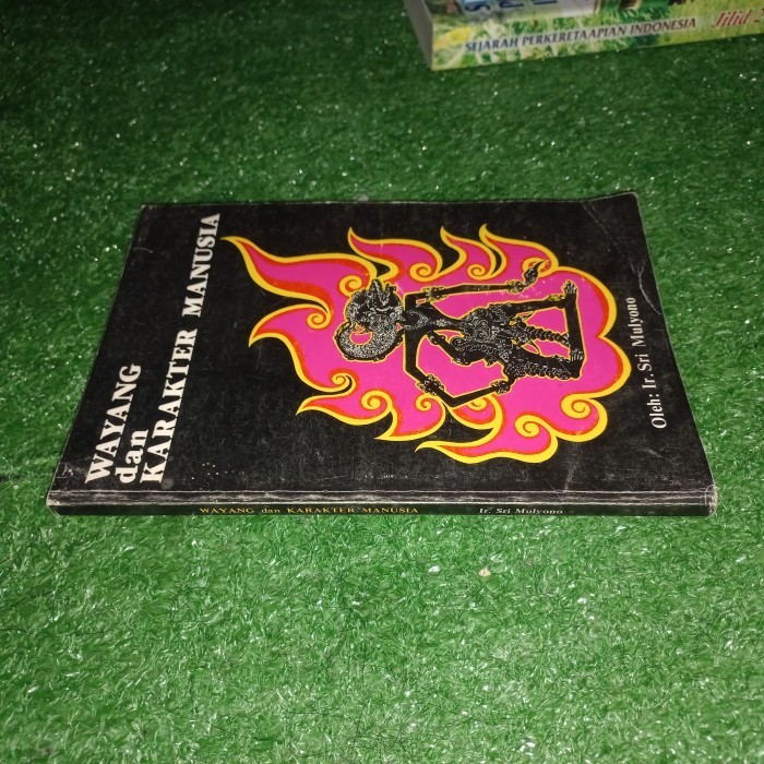 Buku Wayang dan Karakter Manusia