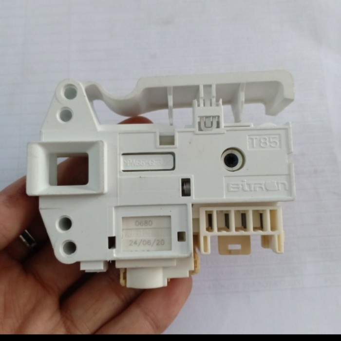 

door lock mesin cuci Sharp 4 pin putih