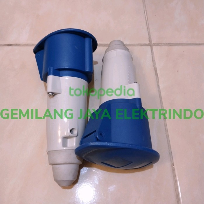 SOKET MOBILE MOUNTING LEGRAND 3PIN 32A 58204 2PIN+E 32A IP44 ORIGINAL