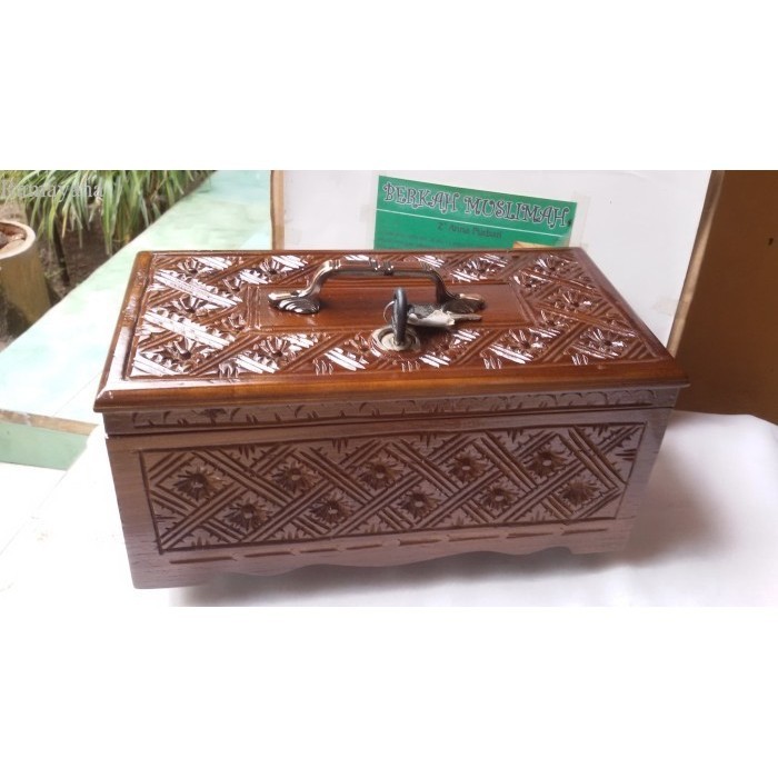 

Kotak Amal Kayu Jati Ukir Klasik Murah