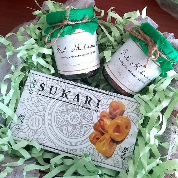 

Hampers Lebaran Idul Fitri Kurma Cookies Kue Kering Gift