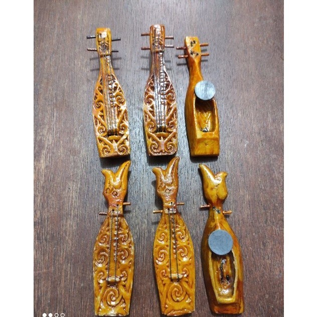 Miniatur Alat Musik Sape Dayak Kalimantan Tempelan Magnet