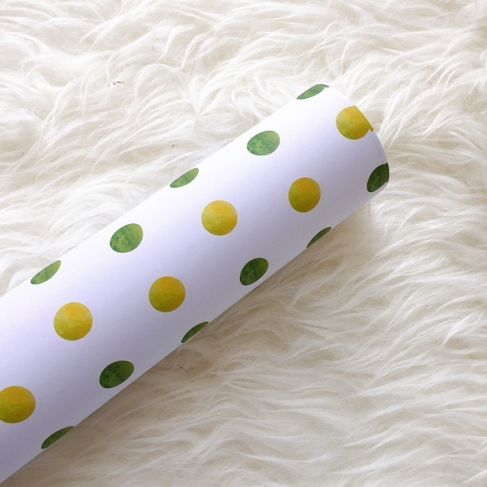 

Kertas kado putih polkadot kuning