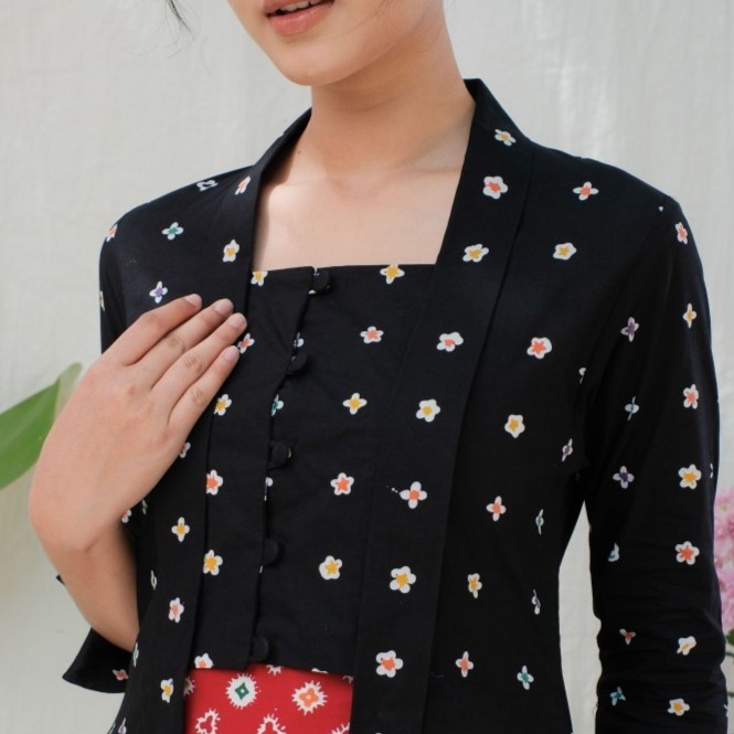 

Kebaya Kutubaru Etnik Jasmine Lengan 7/8 Meradelima Katun Hitam - L