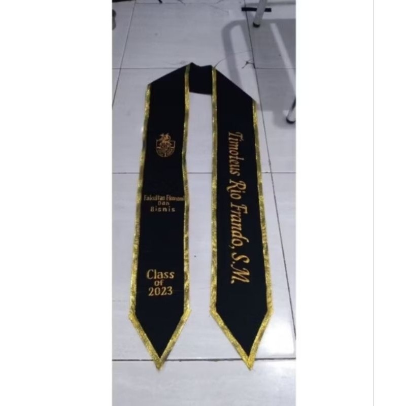 (1 HARI JADI) SELEMPANG WISUDA LEHER DENGAN LOGO Selempang Wisuda