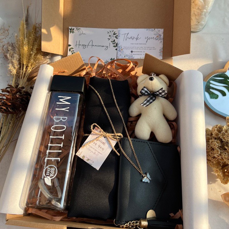 

Hampers Lebaran Idul Fitri Valentine Murah Unik Lucu Keren /7.7 Sale | Giftbox Black Wallet Series | Kado Ultah | Hampers Lebaran | hampers Idul fitri
