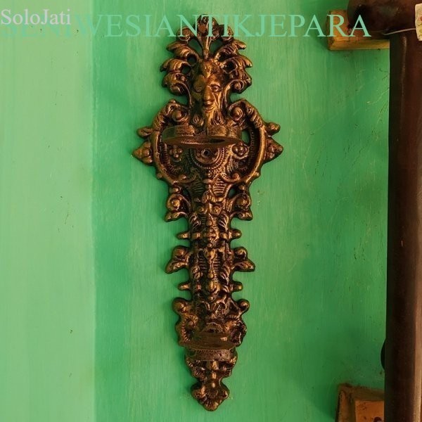 

blawong jagrak tempat keris ukir antik untuk keris patrem antik