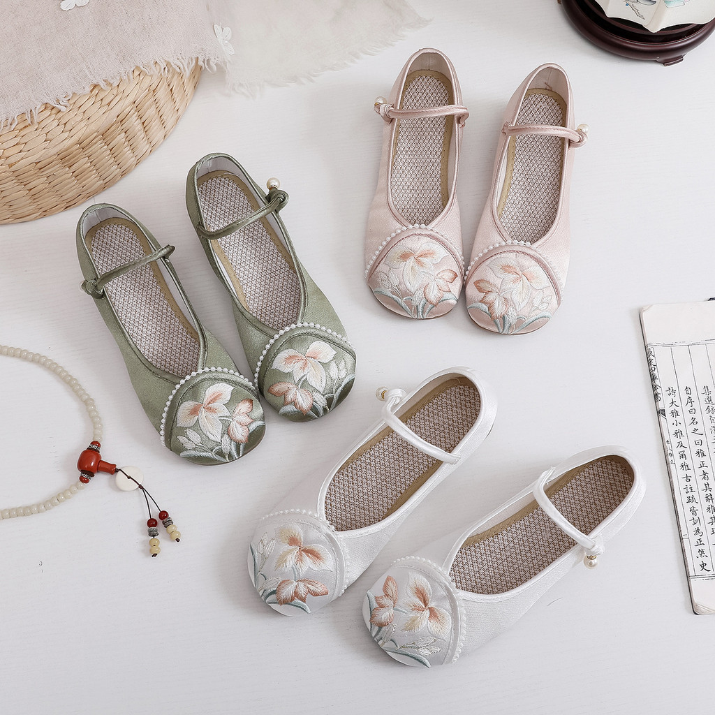 Yuyun Sepatu Gaya Etnik Tumit Rendah Yang Cocok dengan Cheongsam Hanfu Tunggal Bordir 2024